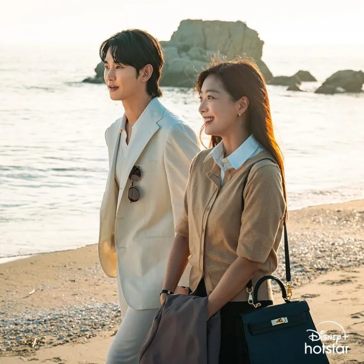 Họp báo nước mắt