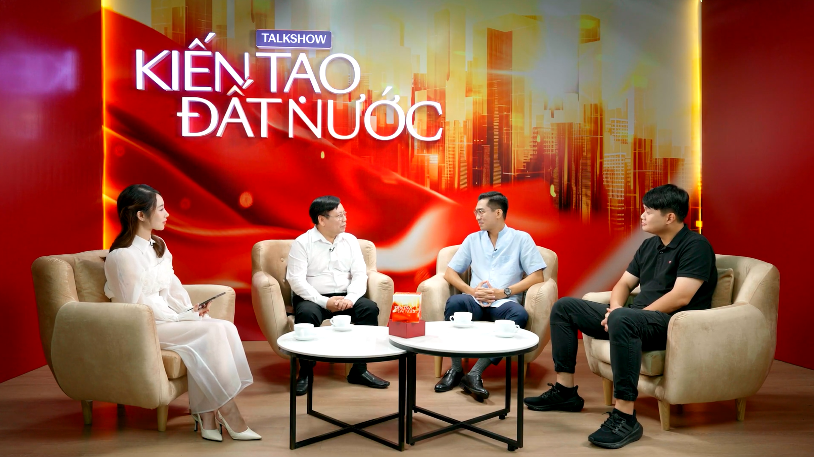 Từ bát bánh đa cua đến VNeID: Xem Pew Pew và Duy Thẩm chỉ cách