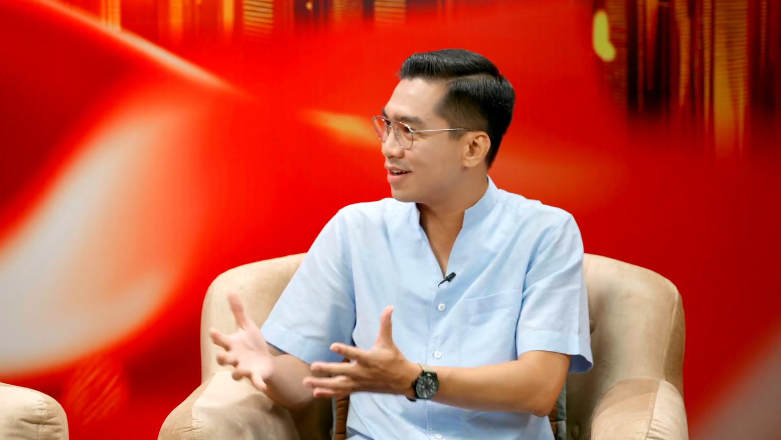 Từ bát bánh đa cua đến VNeID: Xem Pew Pew và Duy Thẩm chỉ cách