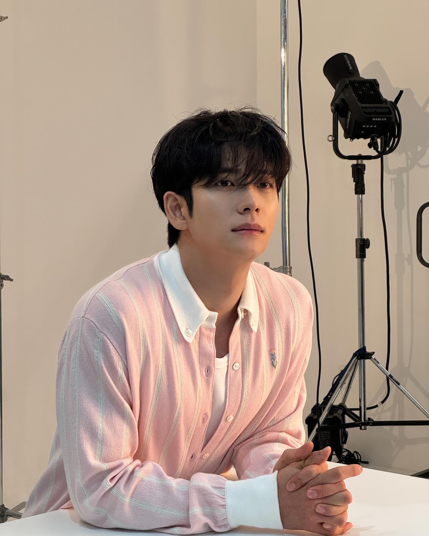 Đợi cả năm 2025 để xem phim Hàn vừa đẹp vừa hài: Nam chính đổi đời nhờ đến Việt Nam, 12 năm vẫn không chịu già- Ảnh 2.