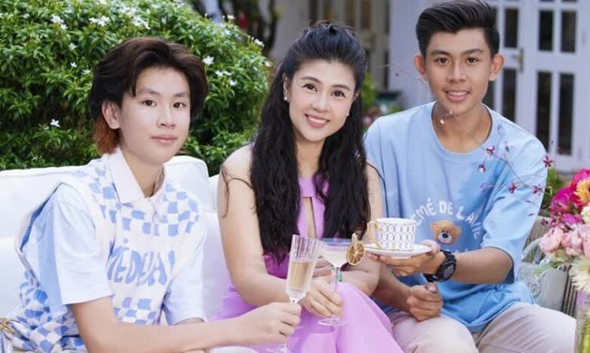 Diễn viên Việt lấy ông bầu quyền lực bị vỡ nợ 1.000 tỷ: Vực dậy ngoạn mục, nuôi dạy con cực khéo- Ảnh 2. Diễn viên Việt lấy ông bầu quyền lực bị vỡ nợ 1.000 tỷ: Vực dậy ngoạn mục, nuôi dạy con cực khéo- Ảnh 2.