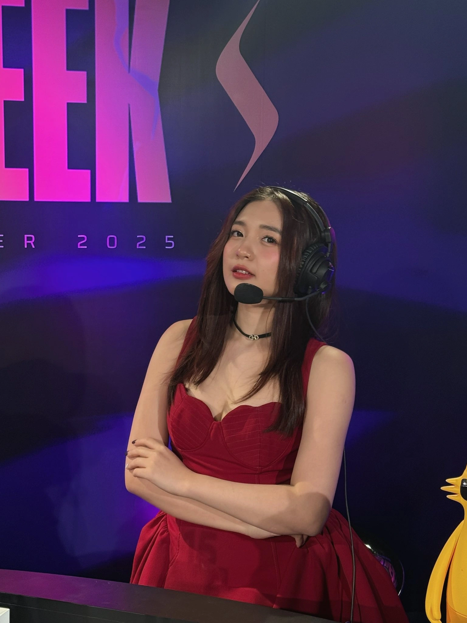 MC "quốc dân" xuất hiện với hình ảnh mới trông hơi bị...ngộp kvq8e6v