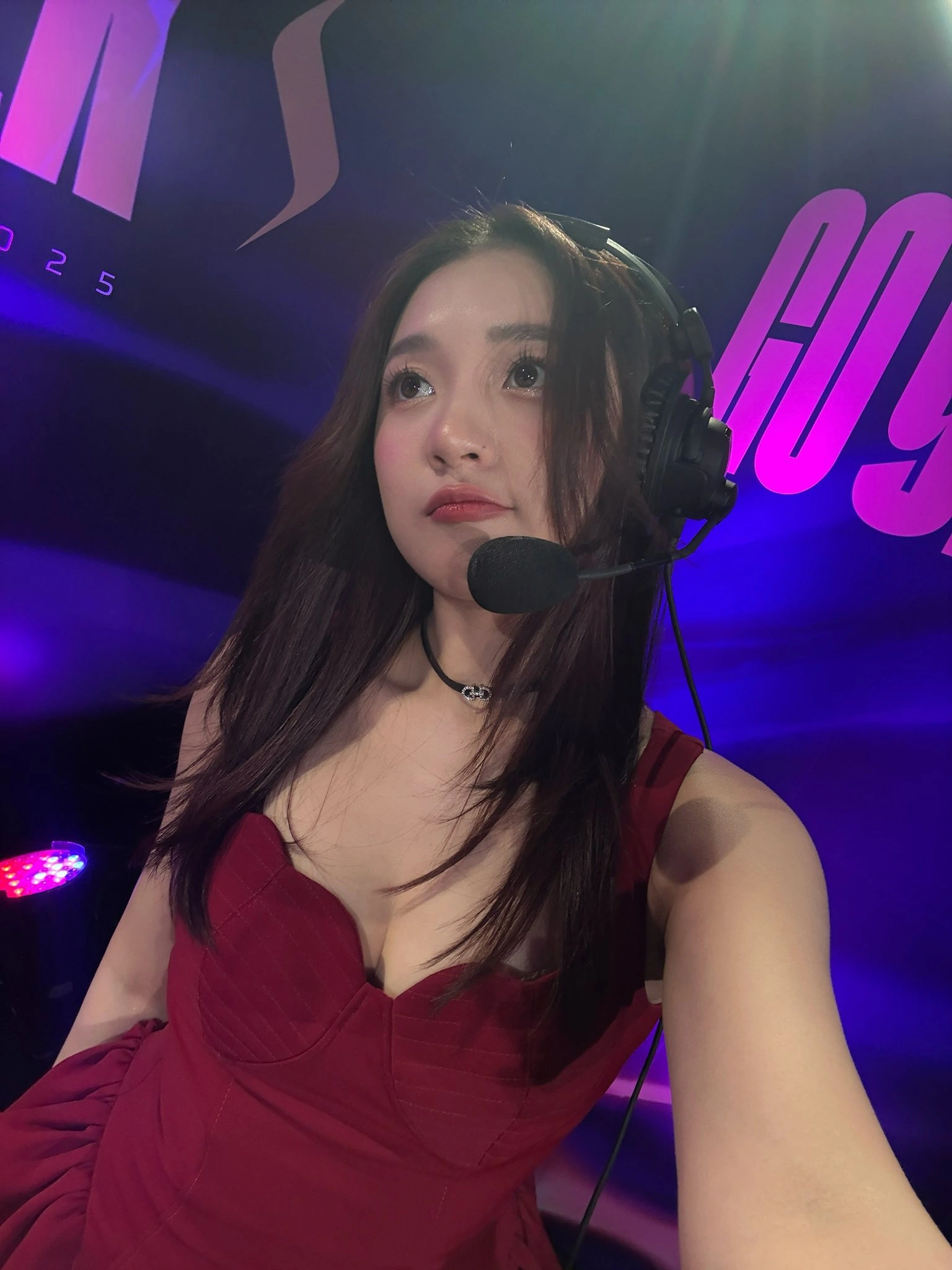 MC "quốc dân" xuất hiện với hình ảnh mới trông hơi bị...ngộp kvqsvff