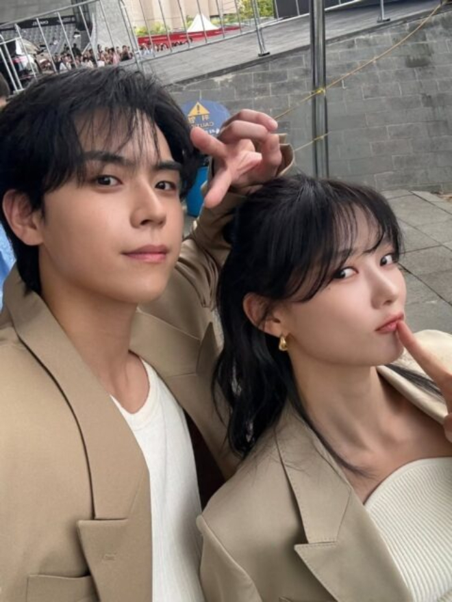 Video gây xôn xao của Kim Yoo Jung và Kim Do Hoon- Ảnh 7. Video gây xôn xao của Kim Yoo Jung và Kim Do Hoon- Ảnh 7.