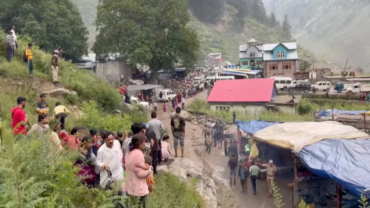 Người dân đang ăn trưa thì bị cuốn trôi: Lũ quét kinh hoàng khiến ít nhất 56 người chết, 80 người mất tích ở Ấn Độ- Ảnh 4.