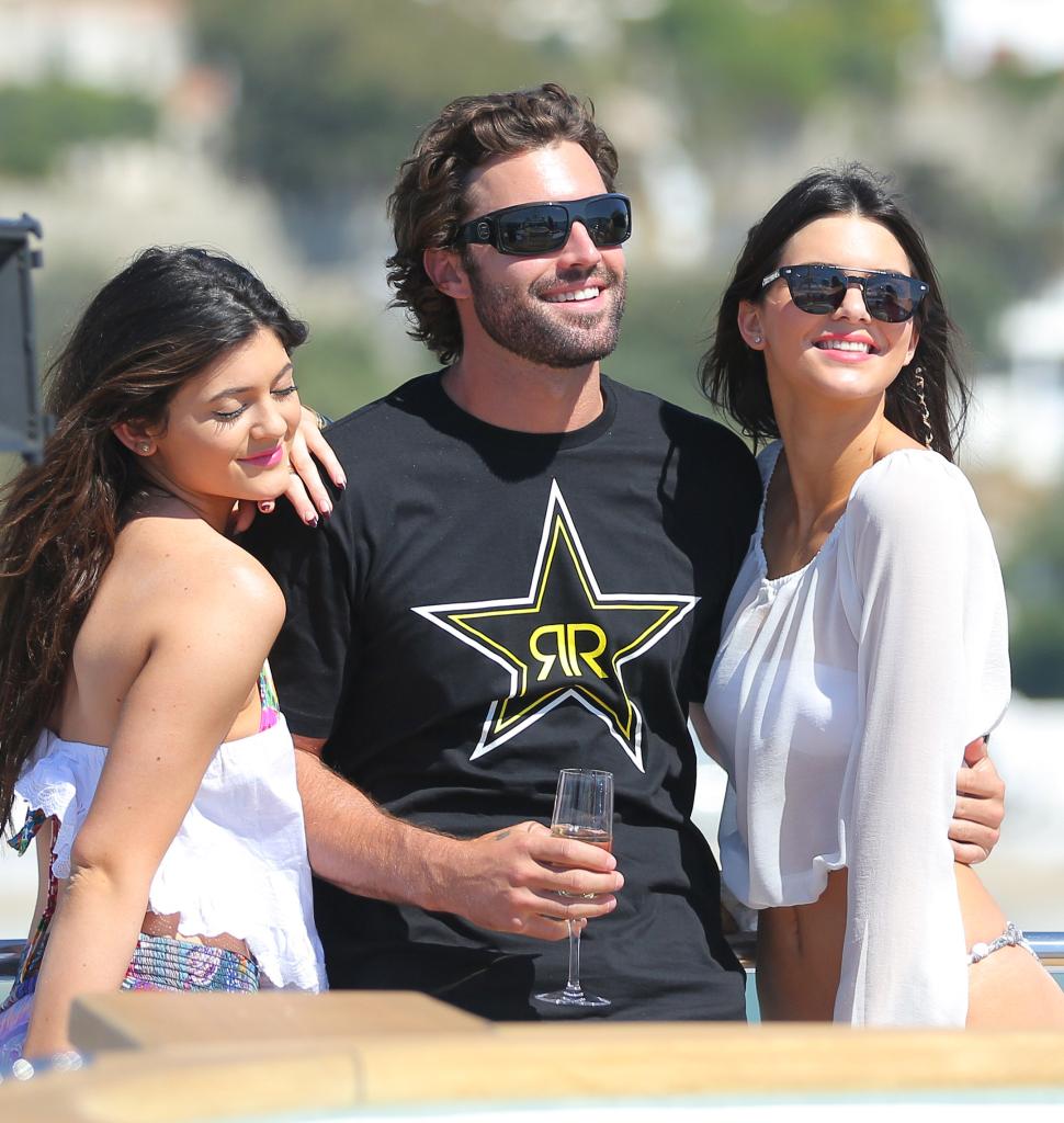 Drama Kylie - Kendall Jenner đu bám tỷ phú bỏ mặc người nhà: Bóc trần sự thật đằng sau- Ảnh 3.