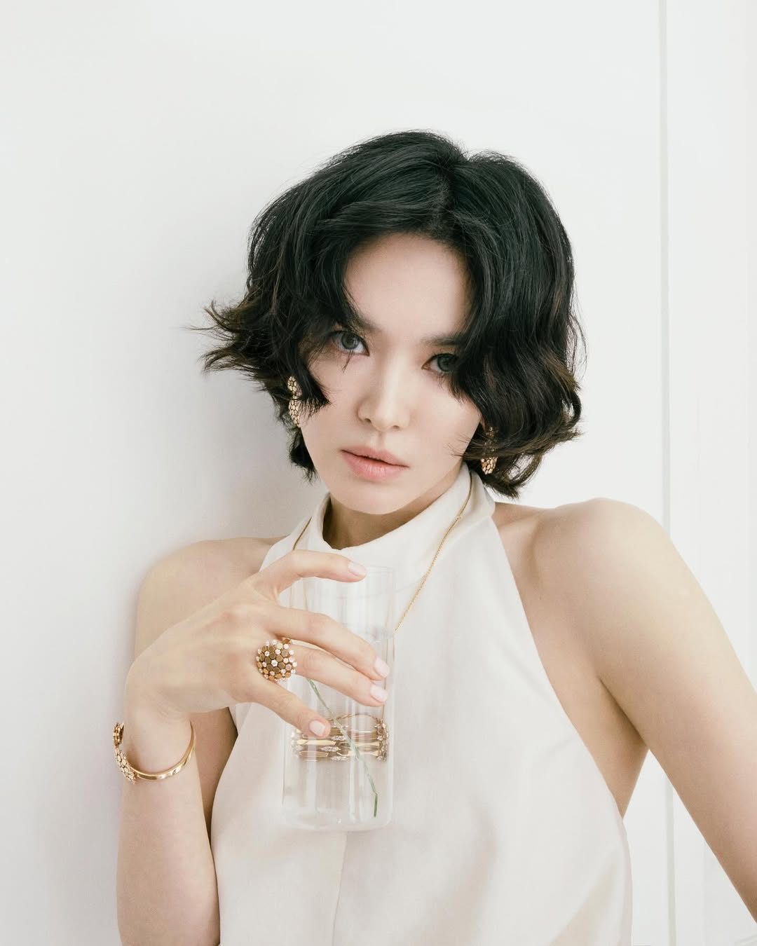 Náo loạn khắp Kbiz: Song Hye Kyo bồng bế 1 em bé bí ẩn- Ảnh 4. Náo loạn khắp Kbiz: Song Hye Kyo bồng bế 1 em bé bí ẩn- Ảnh 4.