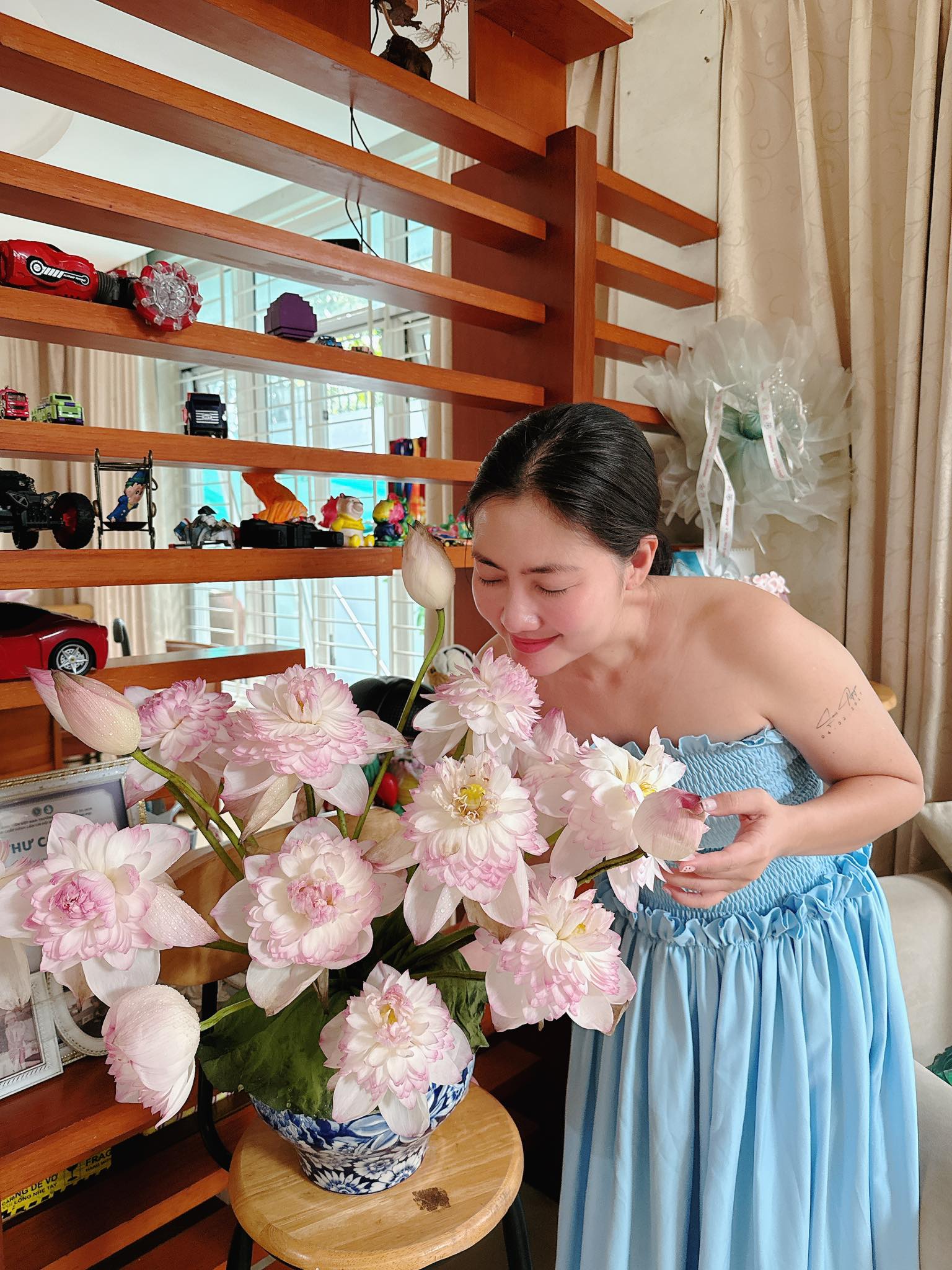 Nhan sắc tuổi 40 của mẹ đơn thân vướng tin đồn cưới ca sĩ Phi Hùng- Ảnh 7.