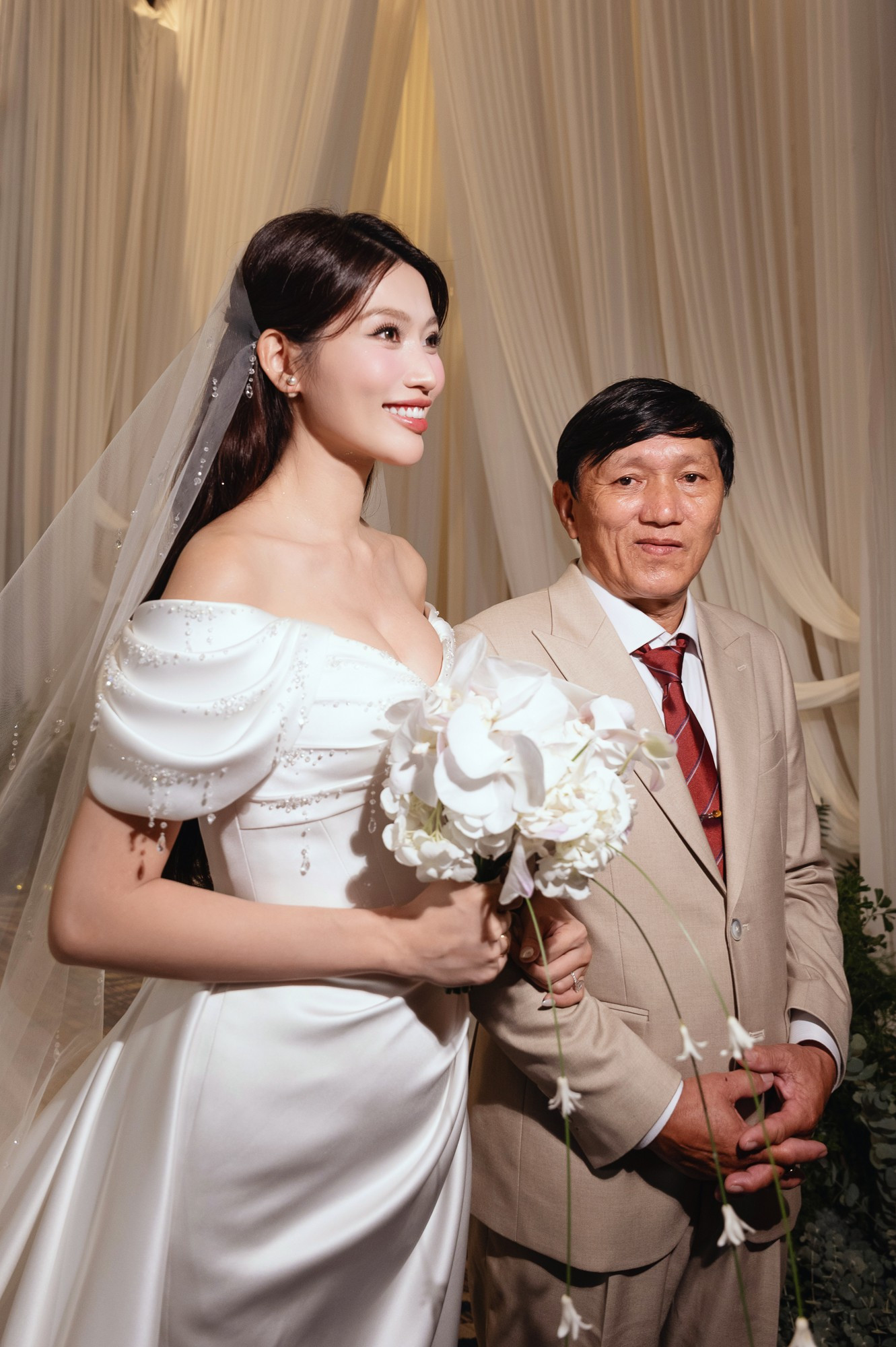 Dàn hoa hậu nhảy múa ở lễ cưới Á hậu Quỳnh Châu và chồng CEO- Ảnh 4.