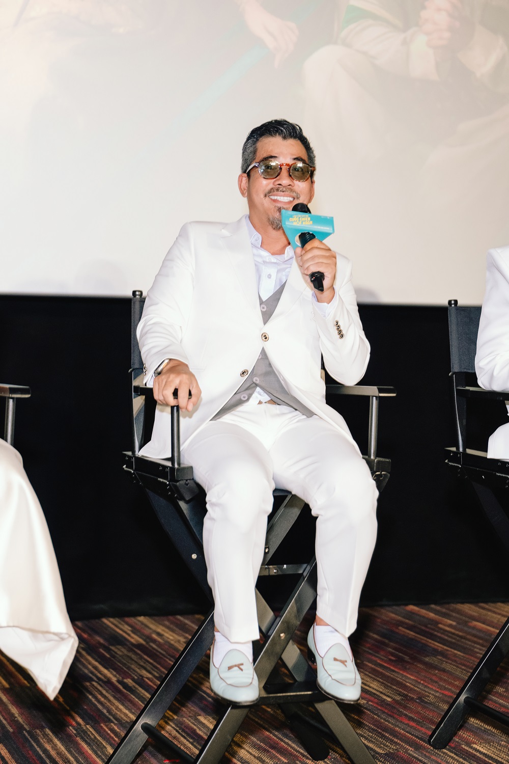 Nam đạo diễn nổi tiếng thừa nhận mâu thuẫn với Hoài Linh: “Tôi đụng tất cả các diễn viên”- Ảnh 2.