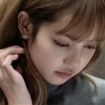 Phim có Lisa (BlackPink) vừa quay đã gây tranh cãi l21 1765004885492 17650048863161216538577 133 0 456 616 crop 17650049585641684806886jpg