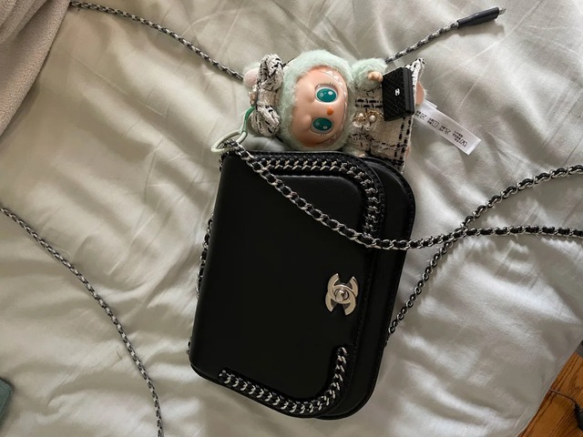 Mặc kệ thương chiến Mỹ - Trung, nữ sinh y khoa chi đến 5,2 triệu mua thứ này để