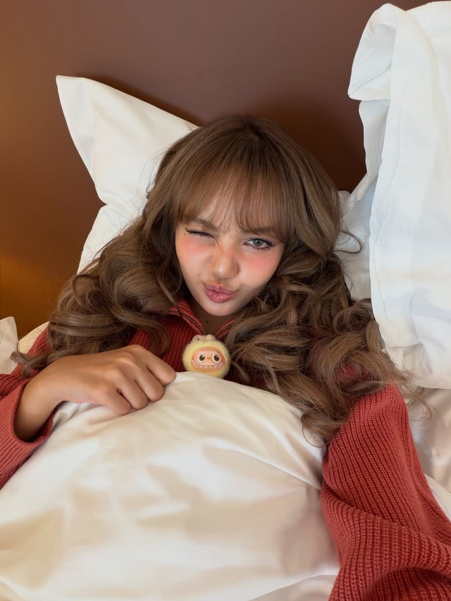 Lisa (BLACKPINK) khoe