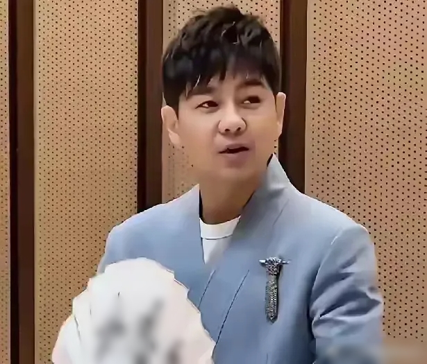 Ngoại hình gây sốc tột độ của Lâm Chí Dĩnh, dụi mắt 1000 lần vẫn không thể nhận ra- Ảnh 2.