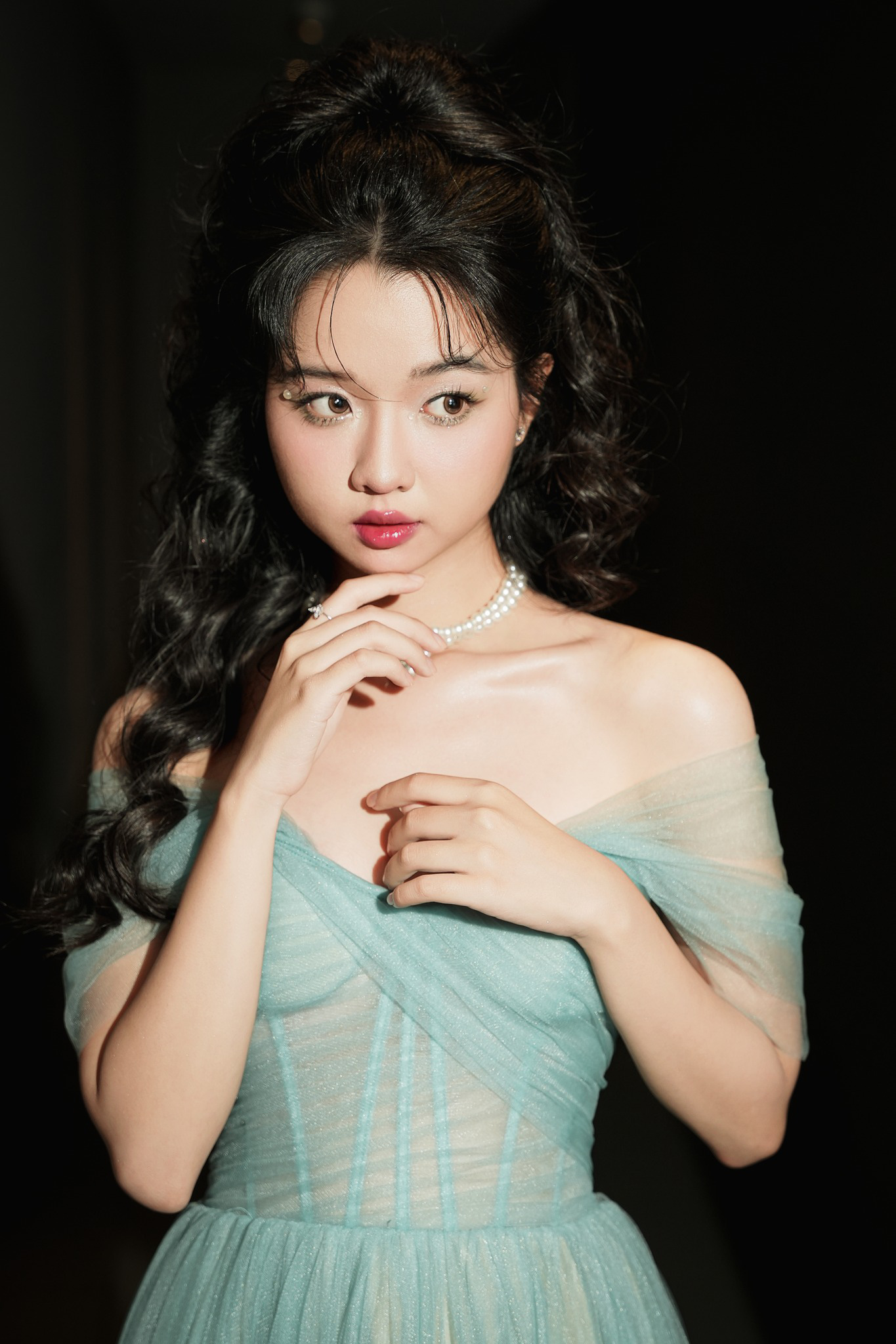 Clip hot: Sao nhí đắt show nhất Việt Nam dậy thì thành đại mỹ nhân, đứng thở thôi cũng cuốn trôi mọi ánh nhìn- Ảnh 5. Clip hot: Sao nhí đắt show nhất Việt Nam dậy thì thành đại mỹ nhân, đứng thở thôi cũng cuốn trôi mọi ánh nhìn- Ảnh 5.