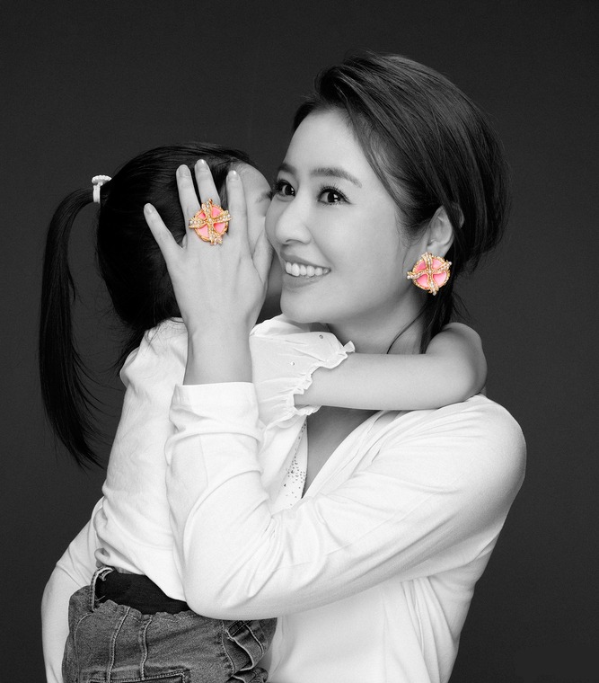 Con gái Lâm Tâm Như - Hoắc Kiến Hoa xinh cỡ nào mà Con gái Lâm Tâm Như - Hoắc Kiến Hoa xinh cỡ nào mà