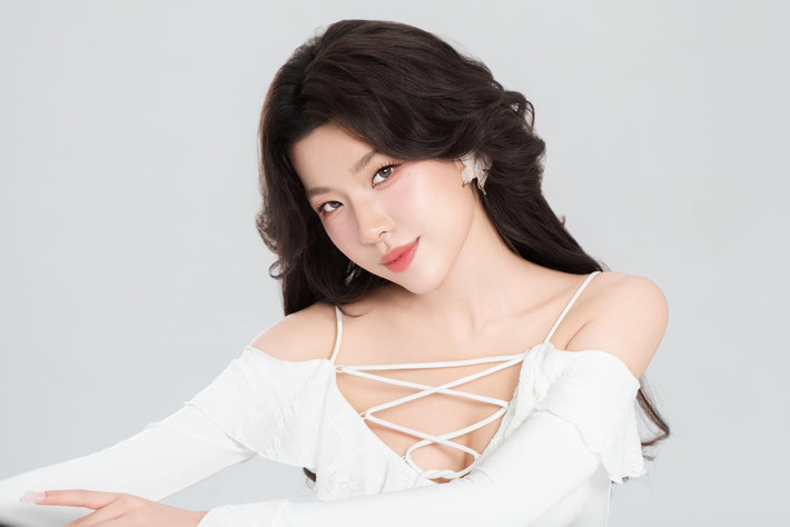 Mỹ nhân Việt duy nhất đổi đời nhờ liên tục làm rơi đồ, đẹp như hoa như ngọc cứ xuất hiện là bùng nổ visual- Ảnh 6.