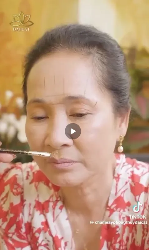 Hàng loạt video nghệ sĩ Việt quảng cáo chân mày phong thủy biến mất- Ảnh 4.