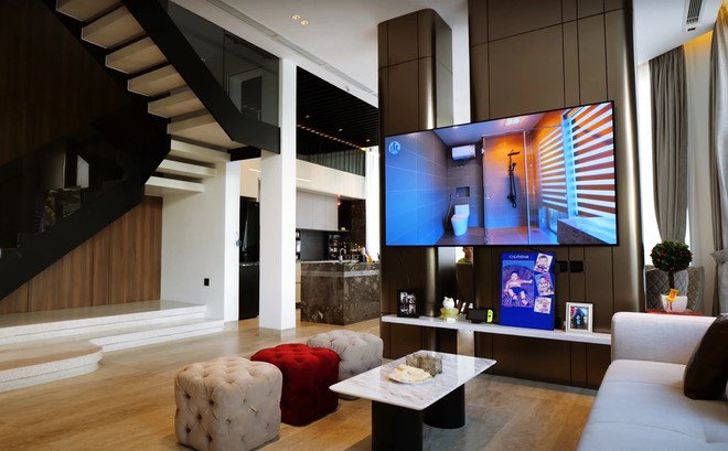 Bên trong ngôi nhà.