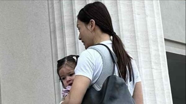 Lan Phương địu con đến phiên tòa xử ly hôn lan phuong 360 1757417737598 1757417738088567274030