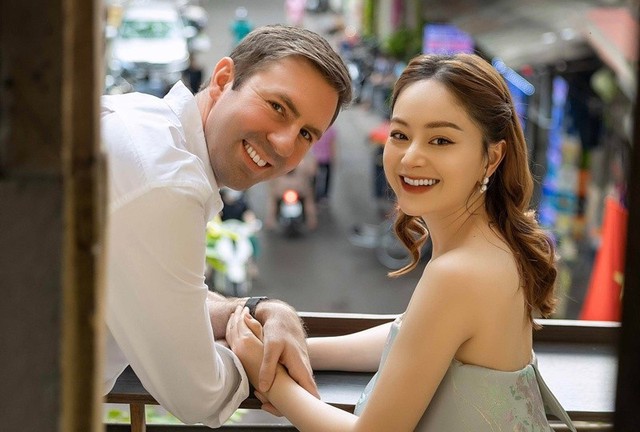Chuyện tình của nữ diễn viên Việt nổi tiếng với chồng Tây cao 2m: Hẹn hò sau 3 ngày gặp gỡ, 8 năm không đám cưới, dừng lại đầy tiếc nuối- Ảnh 1.