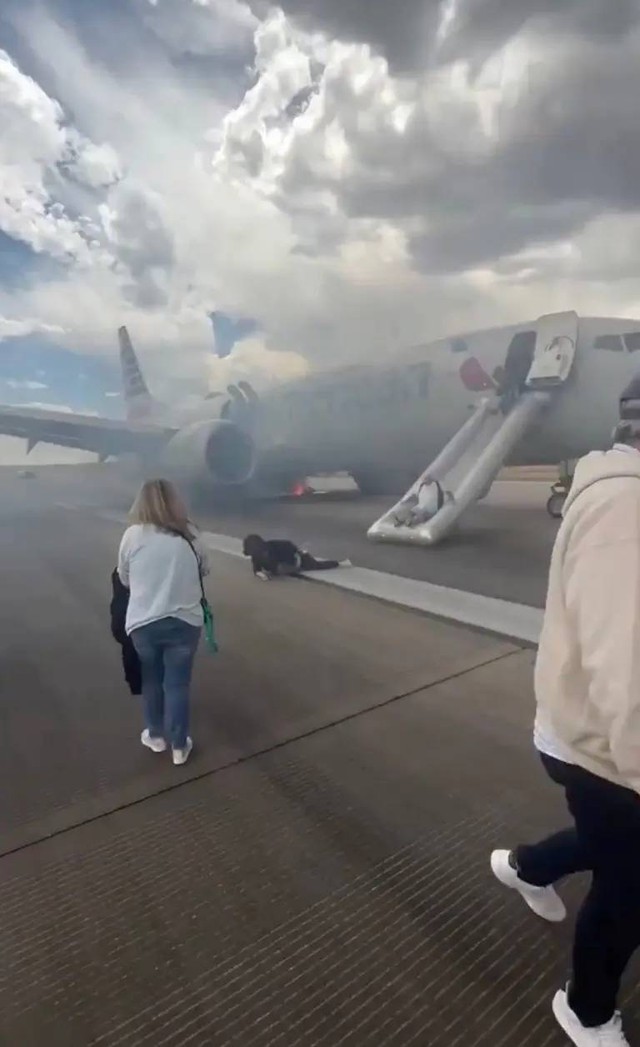 Máy bay chở 173 hành khách bốc cháy khi đang cất cánh, tất cả tháo chạy trong hoảng loạn- Ảnh 2. Máy bay chở 173 hành khách bốc cháy khi đang cất cánh, tất cả tháo chạy trong hoảng loạn- Ảnh 2.