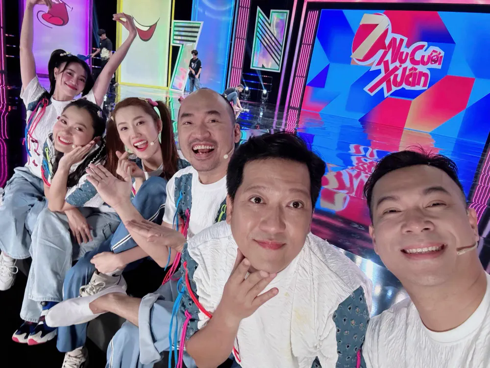 7 Nụ cười Xuân gây sững sờ khi dừng phát sóng: Trường Giang - Lâm Vỹ Dạ - Lan Ngọc cùng làm 1 việc- Ảnh 6. 7 Nụ cười Xuân gây sững sờ khi dừng phát sóng: Trường Giang - Lâm Vỹ Dạ - Lan Ngọc cùng làm 1 việc- Ảnh 6.