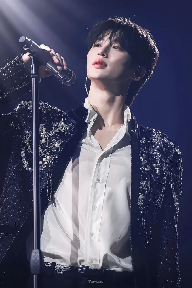 Clip hot: Bắt gặp 1 mỹ nam hạng A khóc nức nở giữa đường-