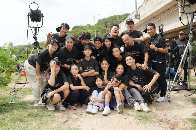 Rộ nghi vấn Lật Mặt 8 bị seeding chơi xấu, căng đến nỗi Lý Hải - Minh Hà phải đăng đàn xin trợ giúp- Ảnh 1. Rộ nghi vấn Lật Mặt 8 bị seeding chơi xấu, căng đến nỗi Lý Hải - Minh Hà phải đăng đàn xin trợ giúp- Ảnh 1.