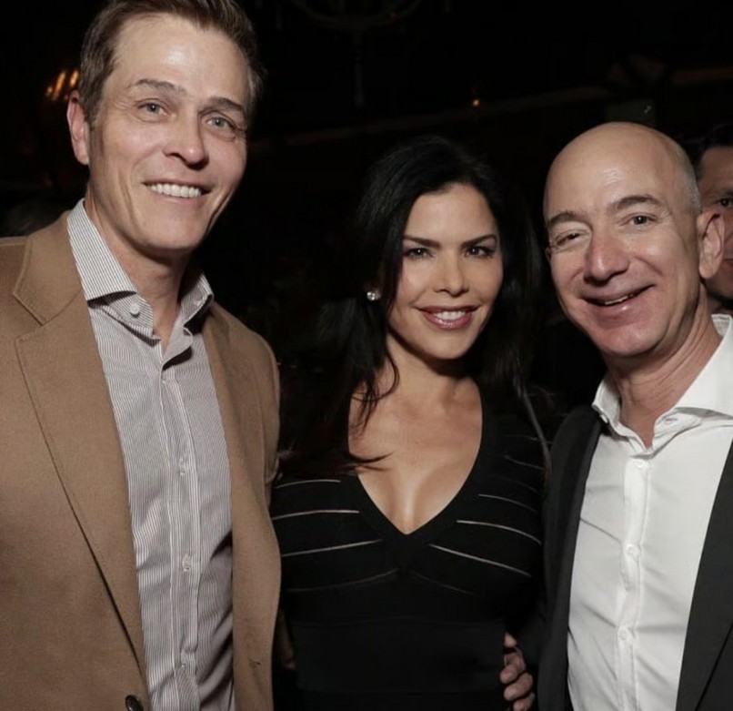 Chồng cũ Lauren Sánchez chụp ảnh với cặp đôi tỷ phú