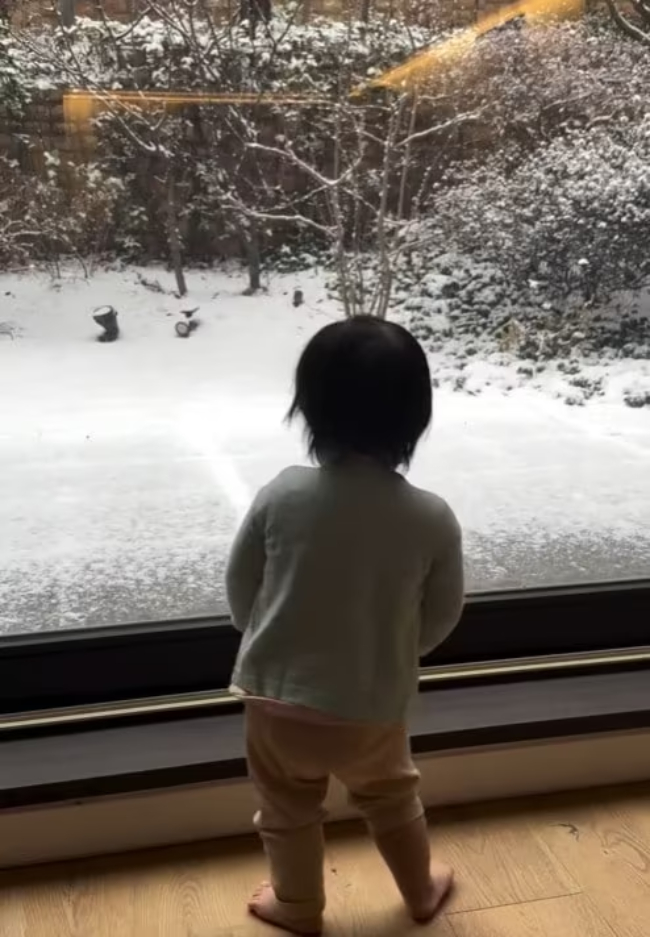 Con trai Lee Byung Hun phát biểu 1 câu khiến mẹ sượng người vì quá bẽ bàng- Ảnh 4.