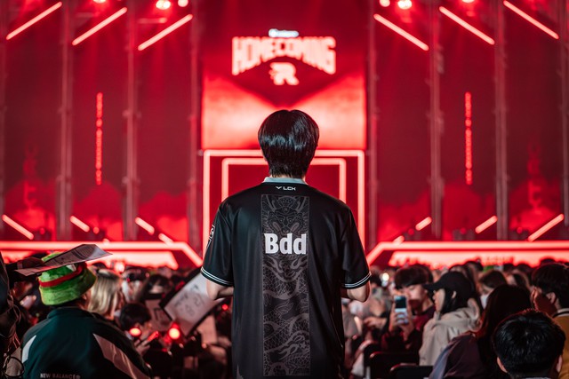 Mùa giải chưa được nửa chặng đường, một đội LCK đã