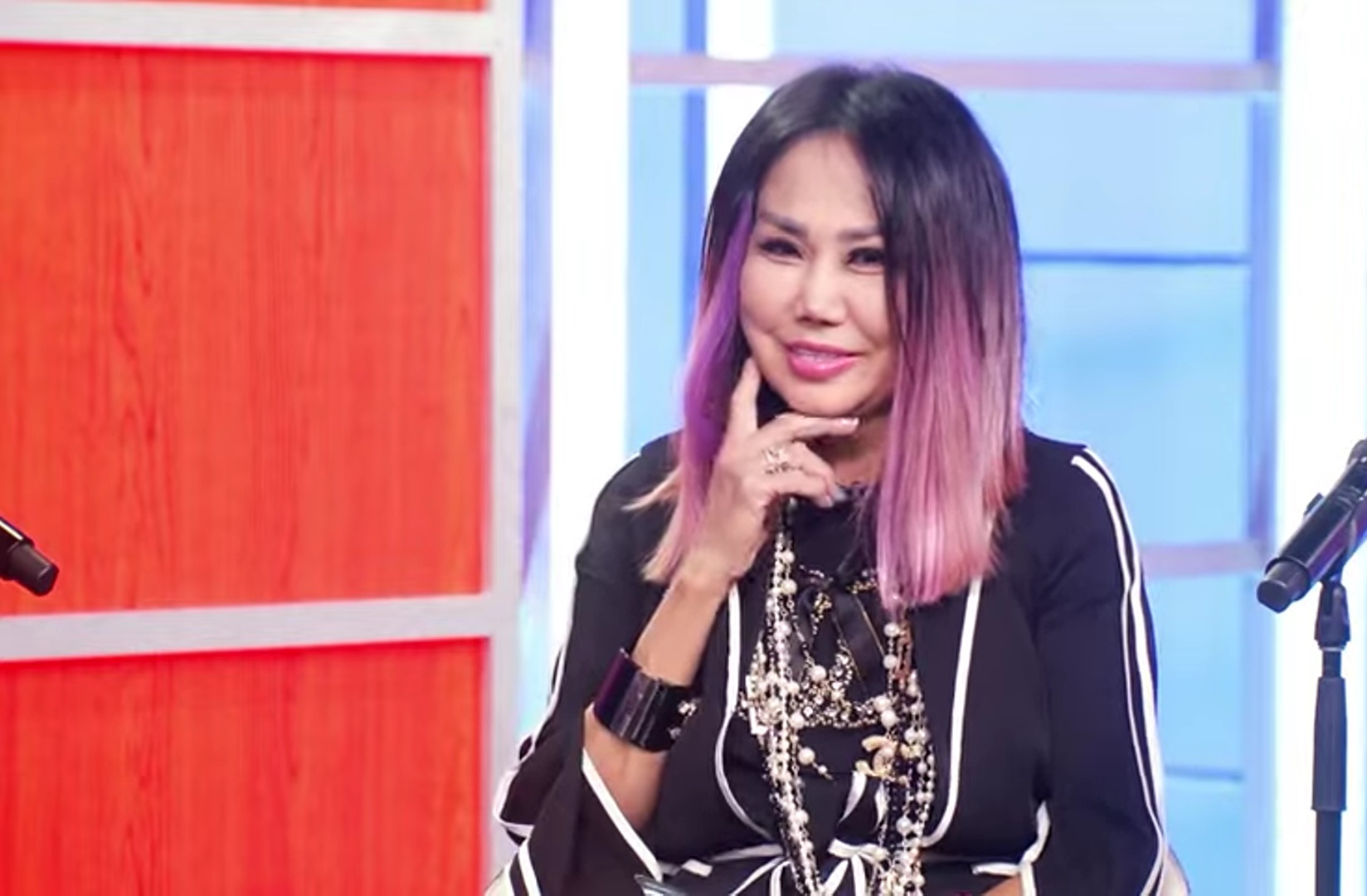 Nữ ca sĩ 57 tuổi lần đầu xuất hiện chính thức sau scandal bị bắt giữ- Ảnh 1. Nữ ca sĩ 57 tuổi lần đầu xuất hiện chính thức sau scandal bị bắt giữ- Ảnh 1.