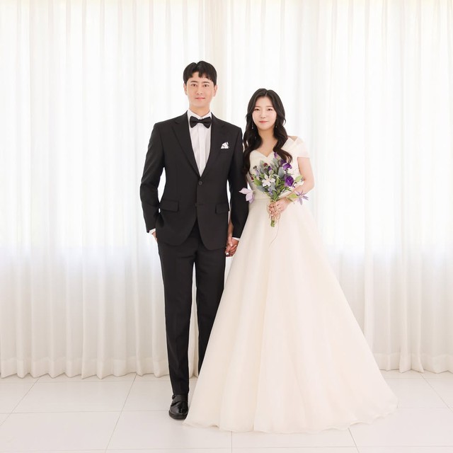 Ảnh Lee Dong Wook chăm con trai đầu lòng khiến MXH nổ tung- Ảnh 5. Ảnh Lee Dong Wook chăm con trai đầu lòng khiến MXH nổ tung- Ảnh 5.