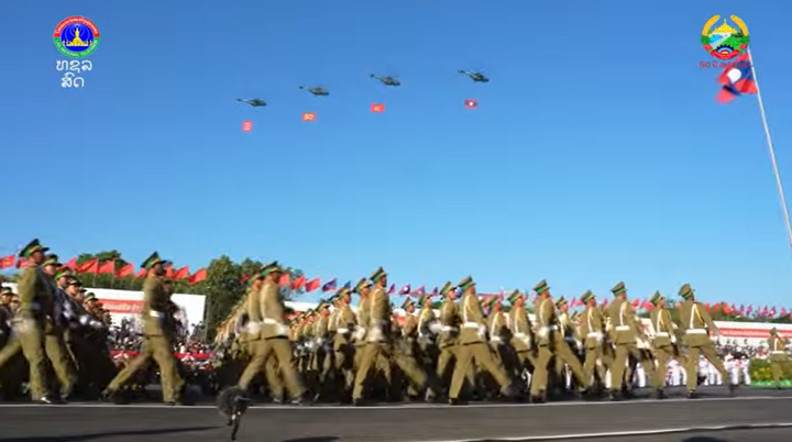 Mãn nhãn màn trình diễn của không quân Lào trong lễ kỷ niệm 50 năm Quốc khánh- Ảnh 3.
