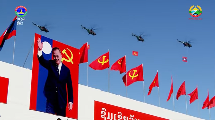 Mãn nhãn màn trình diễn của không quân Lào trong lễ kỷ niệm 50 năm Quốc khánh- Ảnh 1.