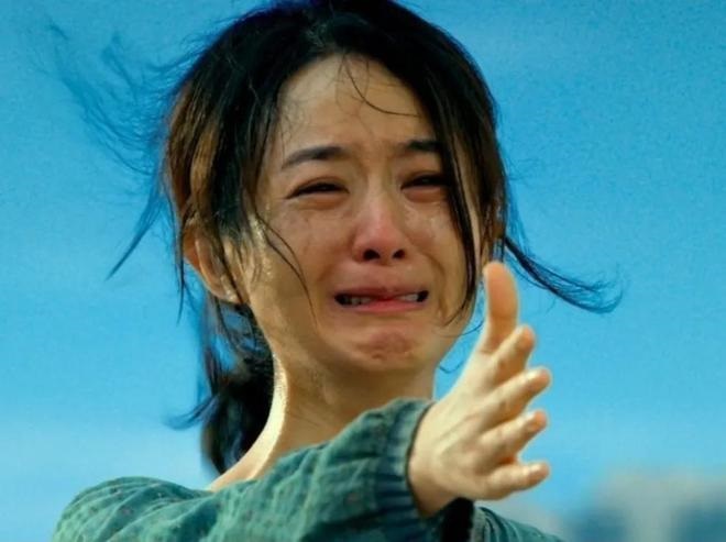 Triệu Lệ Dĩnh đang tự đẩy mình vào tình huống nguy hiểm- Ảnh 3.