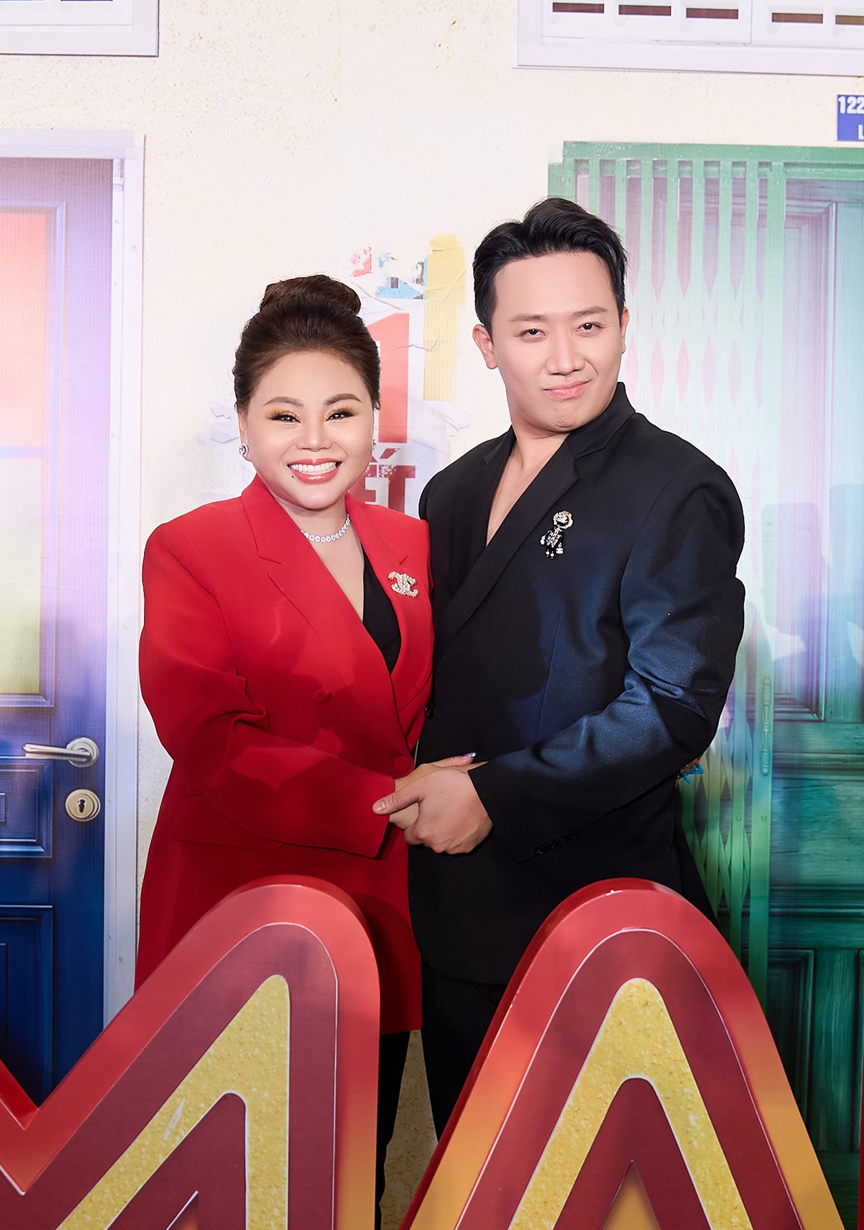 Gần 4 triệu người xem Trấn Thành và Lê Giang cãi lộn căng thẳng, ném cả đồ đạc khiến khán giả bất ngờ- Ảnh 2. Gần 4 triệu người xem Trấn Thành và Lê Giang cãi lộn căng thẳng, ném cả đồ đạc khiến khán giả bất ngờ- Ảnh 2.