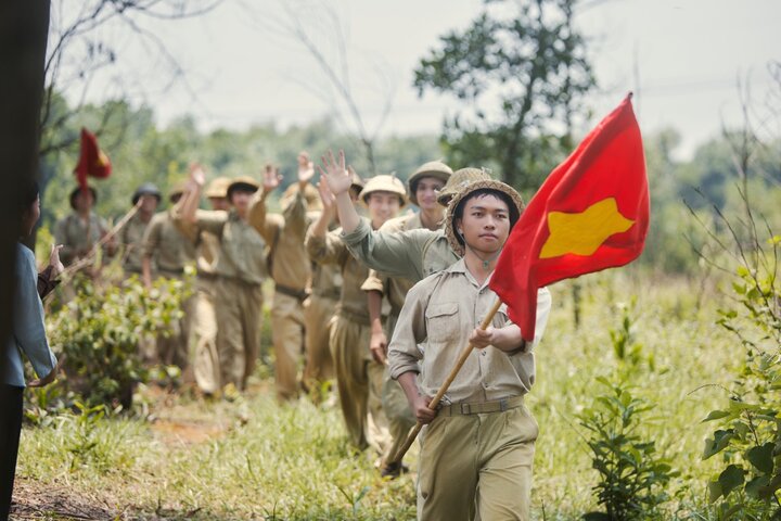 Nữ ca sĩ là trung uý, đóng phim giờ vàng VTV khiến khán giả rơi nước mắt- Ảnh 1.
