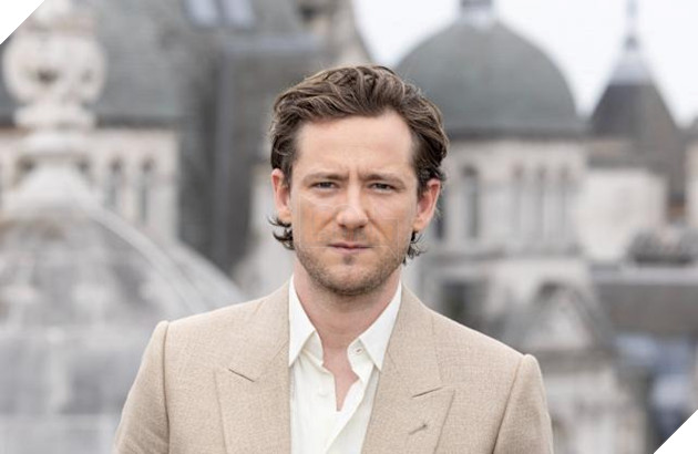 Nam diễn viên Lewis Pullman