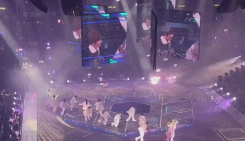 Nam vũ công liệt tứ chi sau vụ bị màn hình LED 600kg rơi trúng người, tình trạng hiện tại nghiêm trọng ra sao?- Ảnh 3. Nam vũ công liệt tứ chi sau vụ bị màn hình LED 600kg rơi trúng người, tình trạng hiện tại nghiêm trọng ra sao?- Ảnh 3.