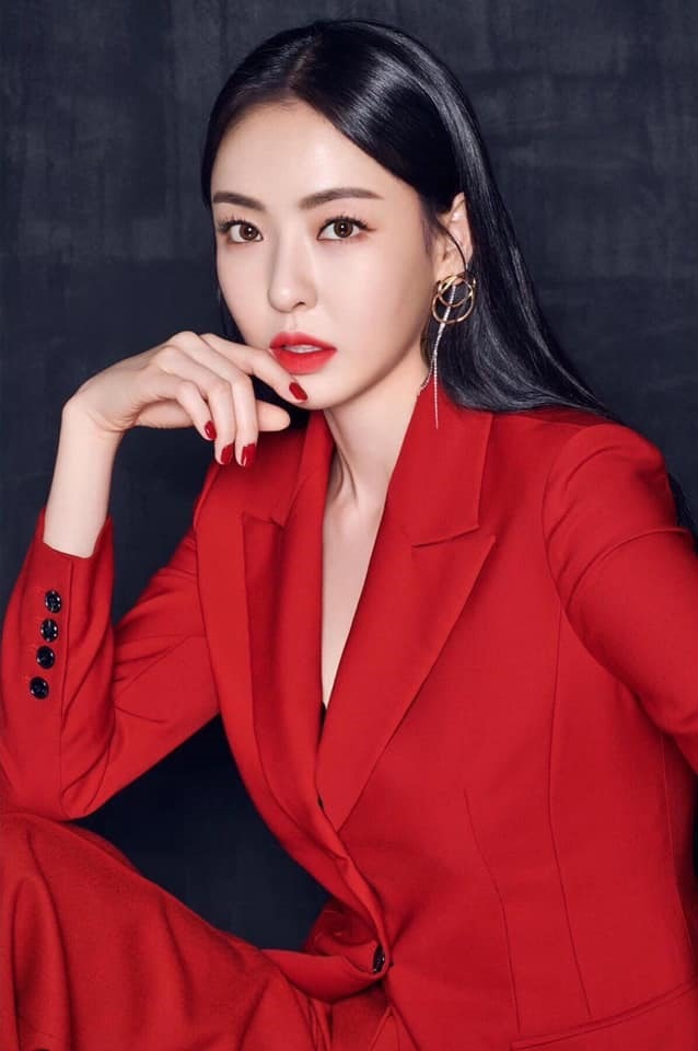 "Nữ hoàng dao kéo" gây sốc số 1 showbiz Hàn Quốc: Sửa tới mức không thể nhận ra khuôn mặt cha sinh mẹ đẻ! lee da hee 7 01 1739116294394 17391162945001005630083