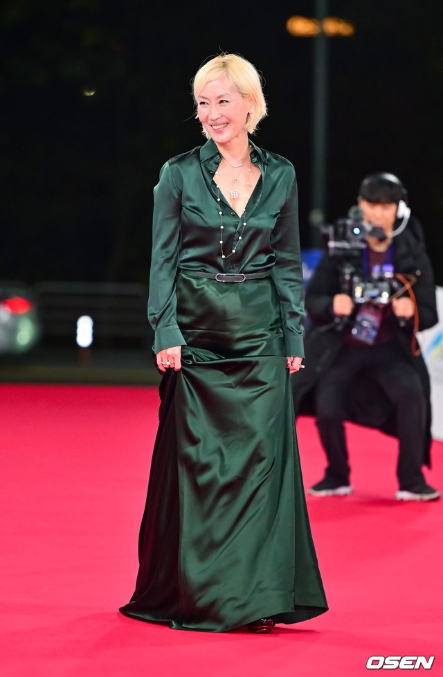 Siêu thảm đỏ Rồng Xanh 2025: Hyun Bin - Son Ye Jin chiếm trọn spotlight, Yoona (SNSD) rực rỡ như đóa hoa hồng- Ảnh 40.