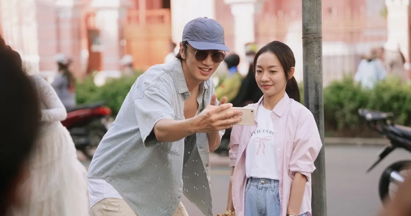 Sao lại có phim Việt đáng yêu thế này cơ chứ: Cả MXH chưa thấy ai chê, cặp chính đẹp xuyên quốc gia mê chết đi được lee kwang soo va hoang ha trong 17594773841892059307997 78 0 706 1200 crop 17594773887481478363944png