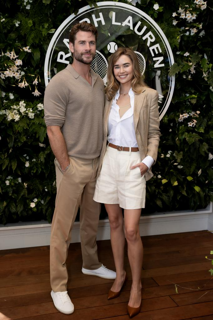 Ly hôn 5 năm, Miley Cyrus vẫn cay cú vào hùa với fan