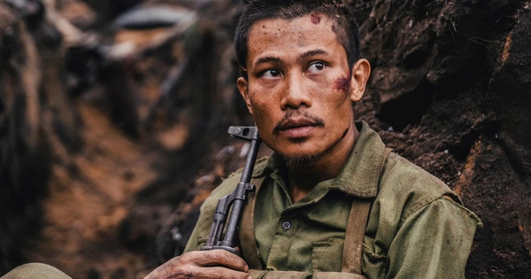 Màn huỷ dung sốc nhất Mưa Đỏ: Ngoài đời là cực phẩm nam thần, lên phim đầu chi chít sẹo nhìn mà choáng 28 Màn huỷ dung sốc nhất Mưa Đỏ: Ngoài đời là cực phẩm nam thần, lên phim đầu chi chít sẹo nhìn mà choáng lich chieu phim mua do khuc tran 1755851960270 1755851961127401069853 90 0 551 880 crop 17558520868711331755292png