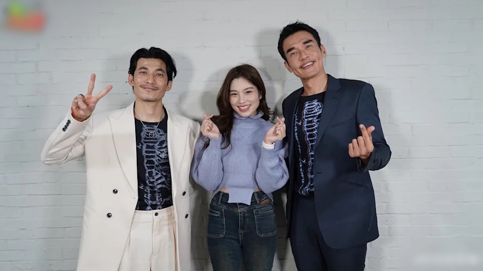 Mỹ nam Việt đang cực hot ở Trung Quốc: Nhan sắc 180 độ không góc chết, đẳng cấp diễn xuất không ai dám chê- Ảnh 1.