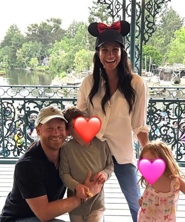 Hé lộ bức ảnh mới nhất của Công chúa Lilibet gây sốt mạng xã hội, chuyện gì đã xảy ra?- Ảnh 2. Hé lộ bức ảnh mới nhất của Công chúa Lilibet gây sốt mạng xã hội, chuyện gì đã xảy ra?- Ảnh 2.