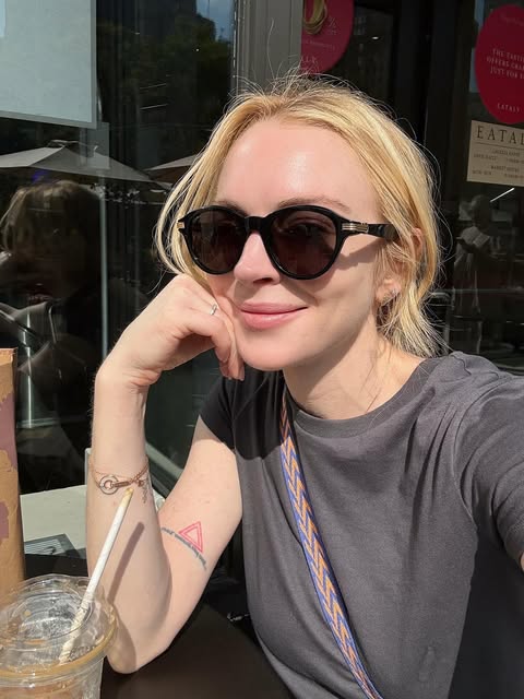 Lindsay Lohan lại wow nữa rồi: “Cải lão hoàn đồng” là không đủ để miêu tả!- Ảnh 9. Lindsay Lohan lại wow nữa rồi: “Cải lão hoàn đồng” là không đủ để miêu tả!- Ảnh 9.