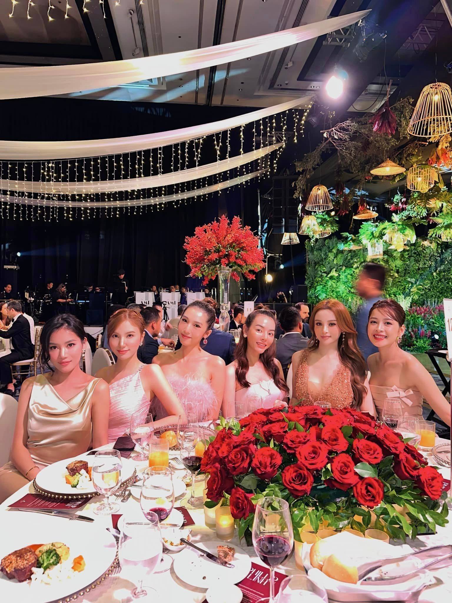 Cùng làm cô dâu nhưng Tiên Nguyễn được nhà tỷ phú